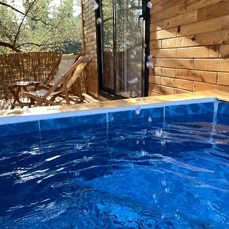 Alpinia Houses&garden לינה וארוחת בוקר *