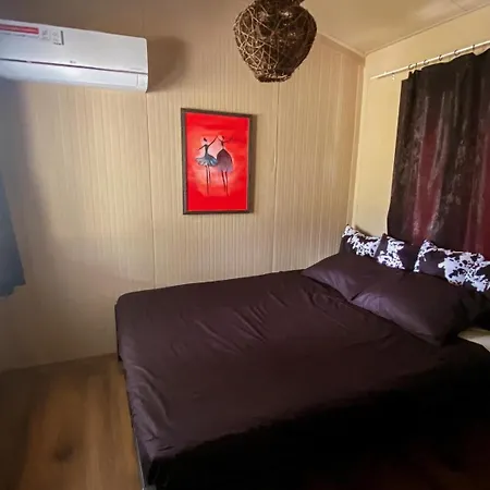 לינה וארוחת בוקר Alpinia Houses&garden
