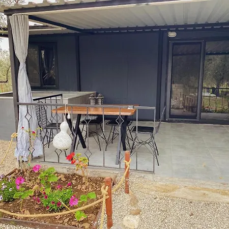 לינה וארוחת בוקר Alpinia Houses&garden פאטהיה