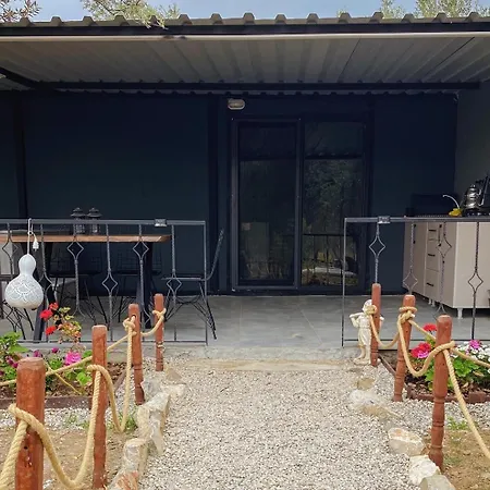 לינה וארוחת בוקר Alpinia Houses&garden *